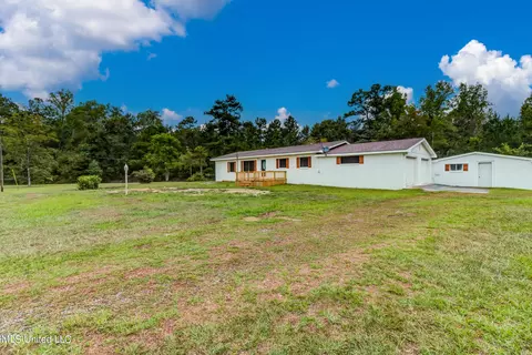23 E Mchenry Rd, Mchenry, MS 39561 photo 4