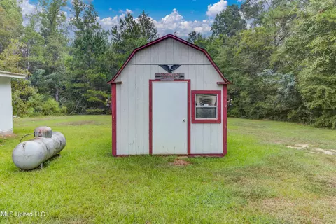 23 E Mchenry Rd, Mchenry, MS 39561 photo 9