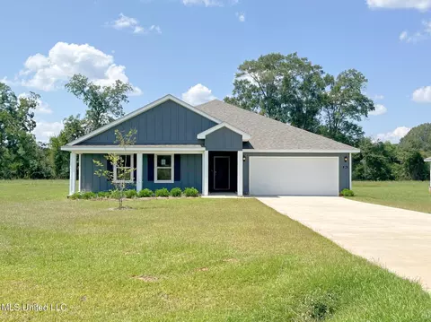 154 Magnolia Farms Dr, Lucedale, MS 39452