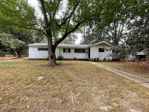 200 S Canton Club Cir, Jackson, MS 39211