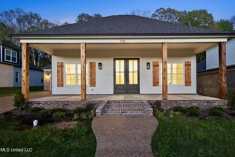 1328 Creekside Ln, Hernando, MS 38632
