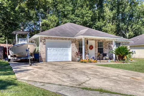 5575 Dead River Rd, Gautier, MS 39553