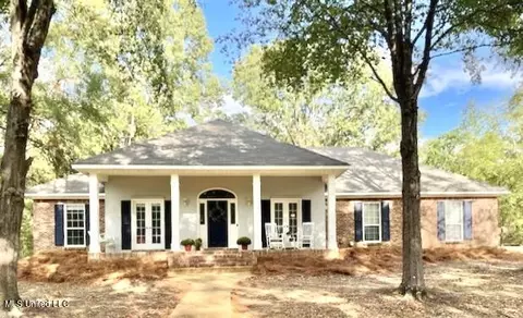 204 Heather Dr, Ridgeland, MS 39157