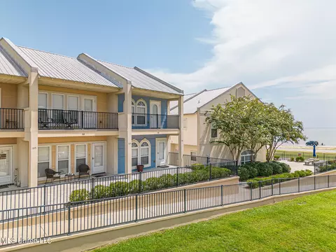 548 W Beach Blvd #104, Long Beach, MS 39560