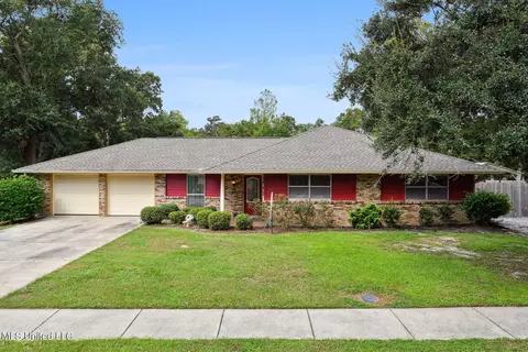 165 Markham Dr, Long Beach, MS 39560 photo 2