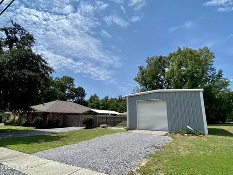 165 Markham Dr, Long Beach, MS 39560 photo 3