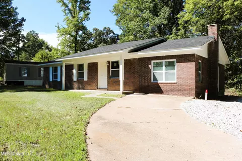 1233 Brisco Rd, Holly Springs, MS 38635