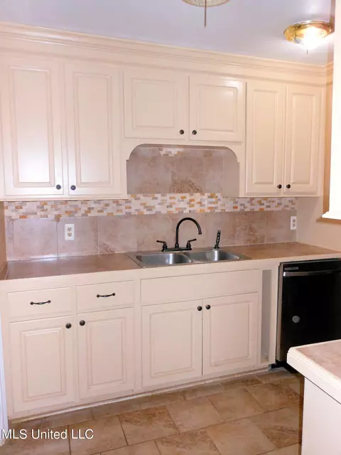 558 Isabella St, Canton, MS 39046 photo 3