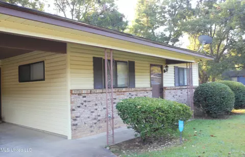 558 Isabella St, Canton, MS 39046 photo 2