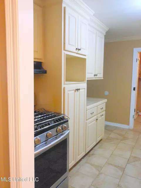 558 Isabella St, Canton, MS 39046 photo 4