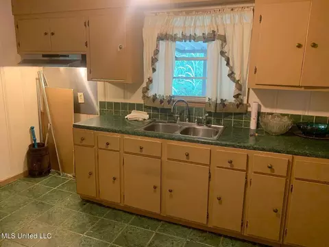 1535 Gilmore St, Jackson, MS 39203 photo 3