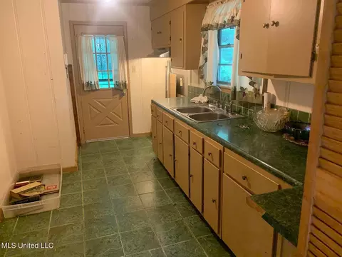 1535 Gilmore St, Jackson, MS 39203 photo 4