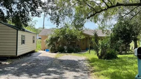 1909 E 24th St, Pascagoula, MS 39581