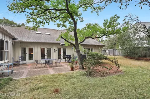 Exterior - 102 N Meadows Pl, Jackson, MS 39211 photo 3 of 4