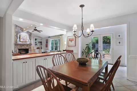 Dining - 102 N Meadows Pl, Jackson, MS 39211 photo 3 of 3