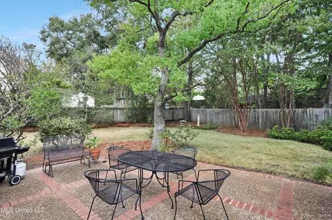 Exterior - 102 N Meadows Pl, Jackson, MS 39211 photo 2 of 4