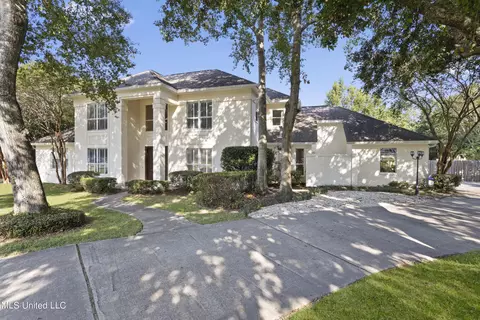 610 Rue Maupesant, Ocean Springs, MS 39564
