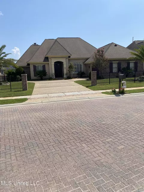 392 Fly Away Ct, Biloxi, MS 39531