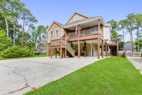 103 Sycamore Dr, Pass Christian, MS 39571