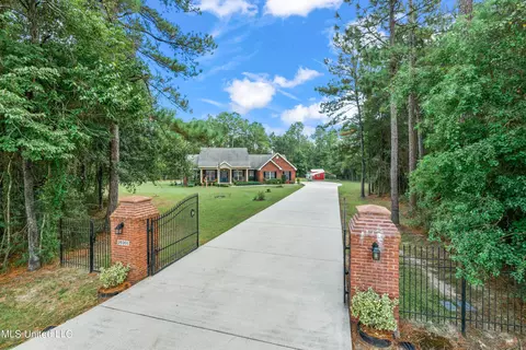 16301 Bob White Dr, Gulfport, MS 39503