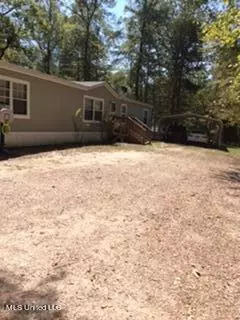 215 Pickering Rd, Florence, MS 39073