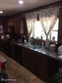 215 Pickering Rd, Florence, MS 39073 photo 5