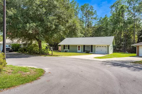 5 Live Oak Ct, Diamondhead, MS 39525 photo 2