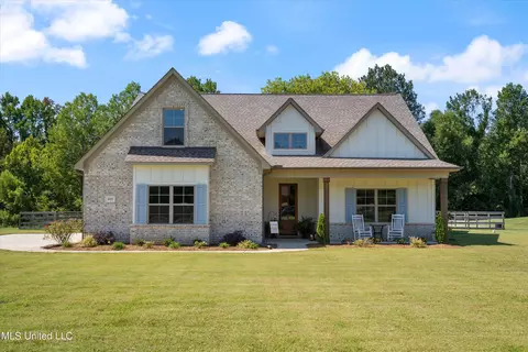 3919 Marshall Farm Dr, Lake Cormorant, MS 38641