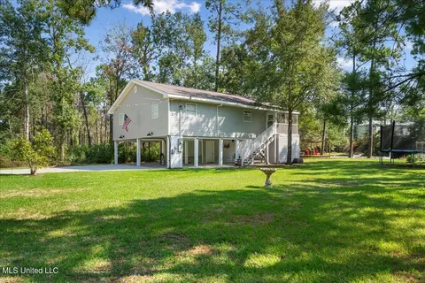 11136 Lake Dr, Bay Saint Louis, MS 39520