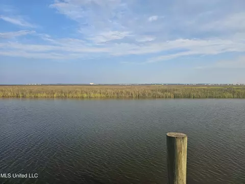 330 Puunani Pl, Diamondhead, MS 39525 photo 1