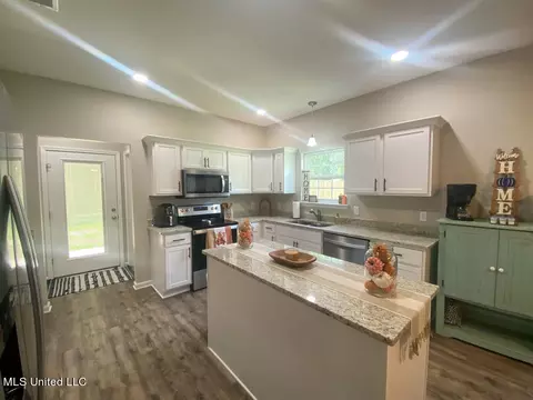 579 S Pine St, Lucedale, MS 39452 photo 6