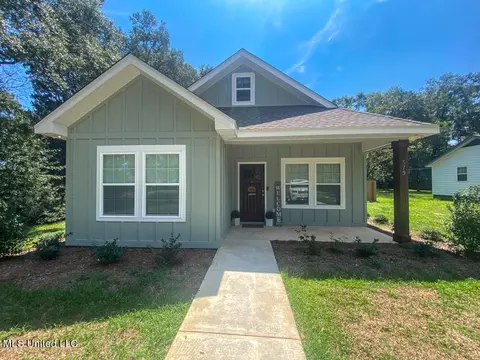 579 S Pine St, Lucedale, MS 39452
