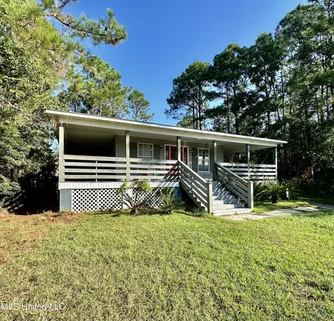 819 Deer Trail Ln, Pass Christian, MS 39571