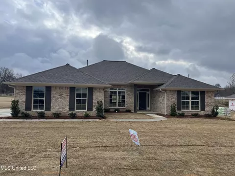 5951 Grove Ln, Horn Lake, MS 38637