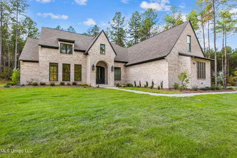 907 Fairburn Ct, Madison, MS 39110