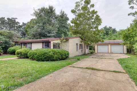 1233 Oliver St, Pascagoula, MS 39567