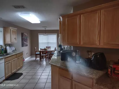 467 Pinecrest Cir, Long Beach, MS 39560 photo 9
