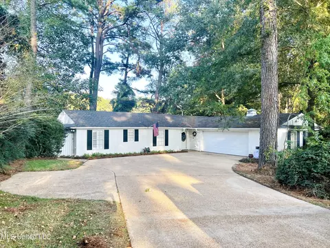 132 Arrowhead Trl, Brandon, MS 39047