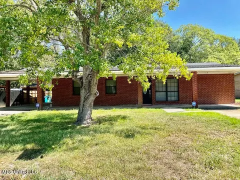 2706 Pleasant Dr, Pascagoula, MS 39581