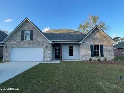 6842 Rolling Green Dr, Pass Christian, MS 39571