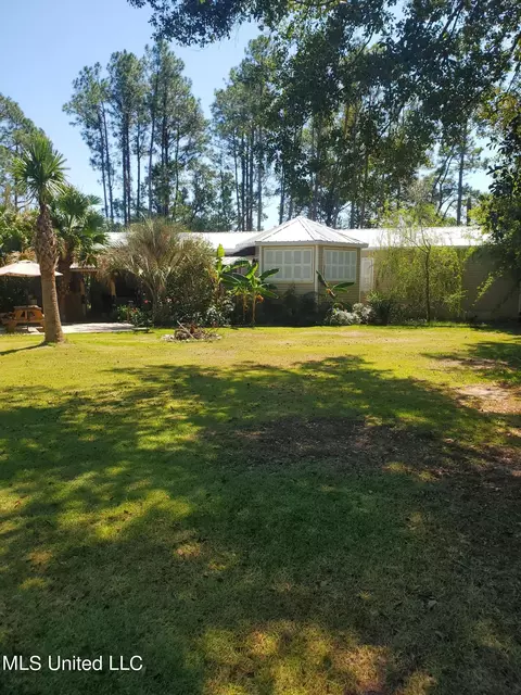 7013 Sunflower St, Bay Saint Louis, MS 39520