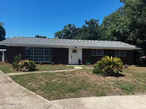 7 Lexington Pl, Gulfport, MS 39507