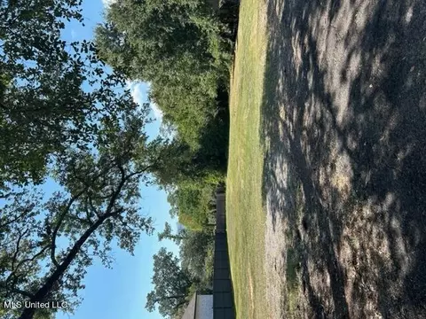 5 Hanging Oak Cir, Gulfport, MS 39507