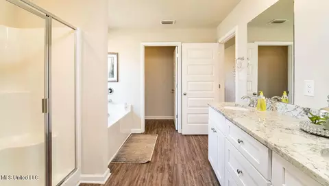 Bath - 8014 Crawford Dr, Long Beach, MS 39560 photo 6 of 6