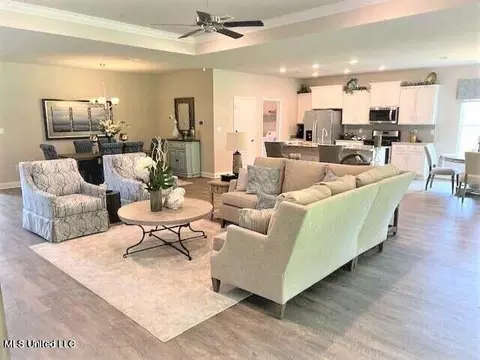 Living - 8014 Crawford Dr, Long Beach, MS 39560 photo 3 of 8
