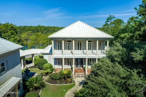 8369 Meadowdale Dr, Gautier, MS 39553