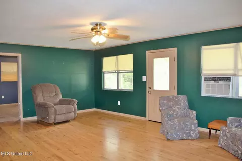 137 Edmond Rd, Lucedale, MS 39452 photo 2
