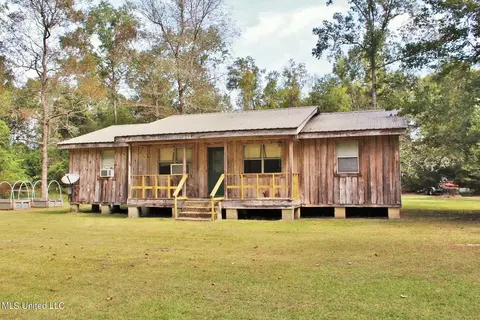 137 Edmond Rd, Lucedale, MS 39452