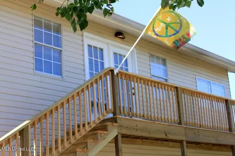 10063 Alabama St, Bay Saint Louis, MS 39520