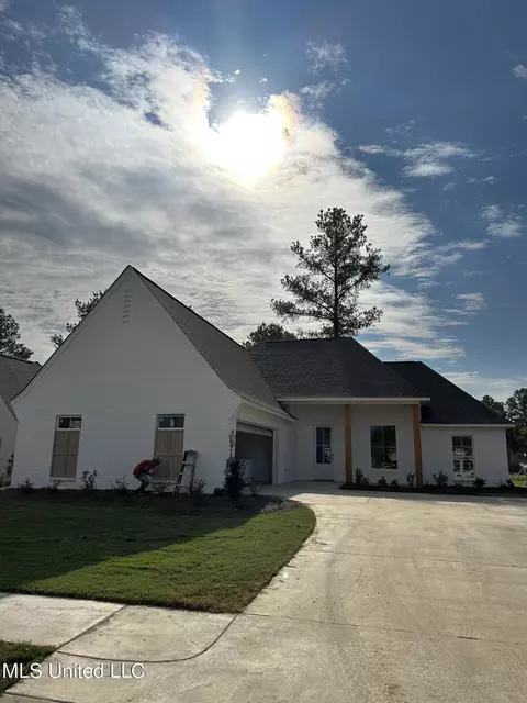 114 Lakecrest Dr, Madison, MS 39110